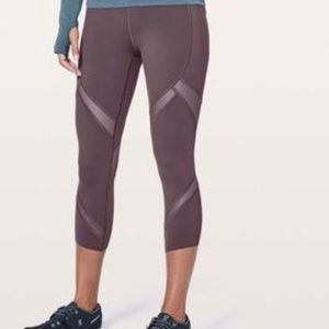 Lululemon on pace crop